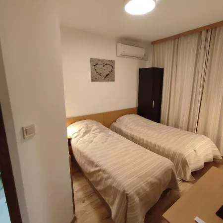 Longoz Πανσιόν